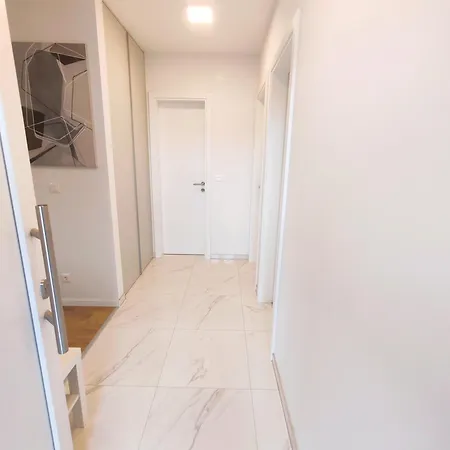 Kai - & Business * Kastela