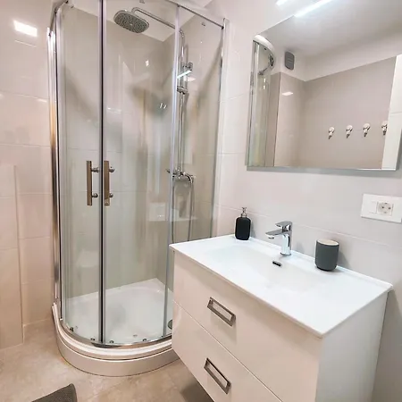 Kai - & Business * Kastela